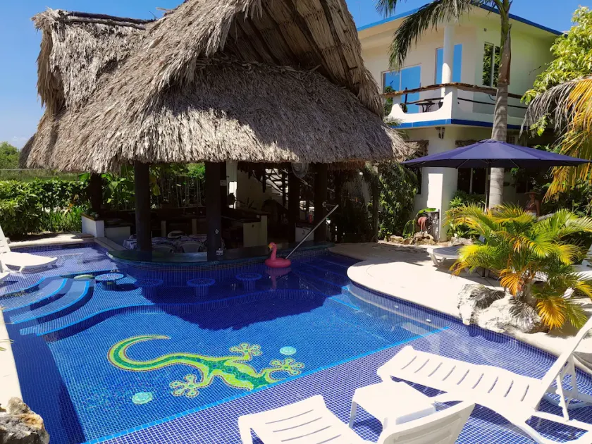 The GECKO BUNGALOW**Beautiful POOL**Free Airport Shuttle - Image 1