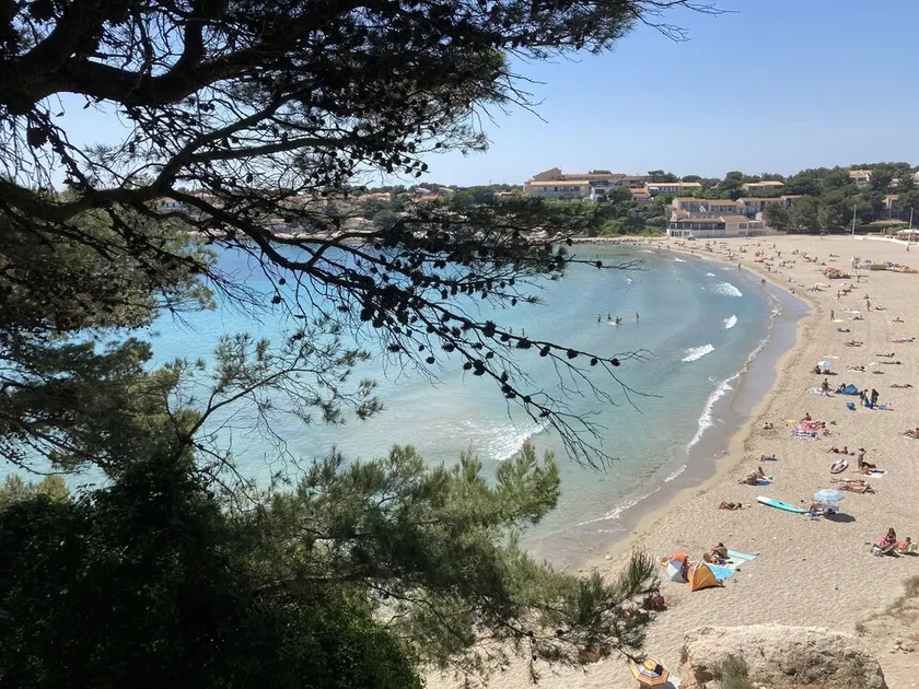 New, beautiful 90 m² apartment right on the beach on the Côte Bleue - Image 1