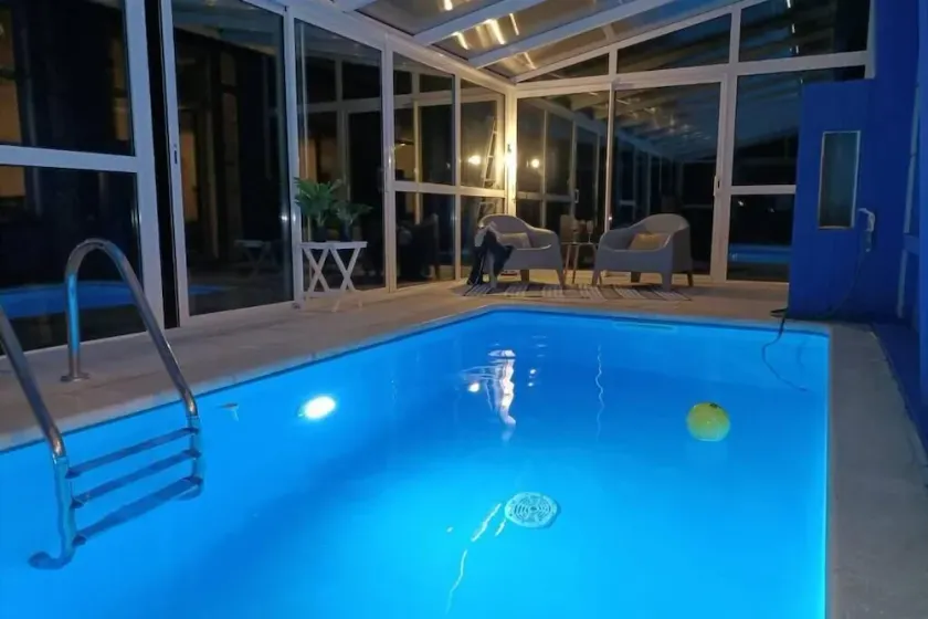 220m2 house with indoor pool heated to 28C - Image 1