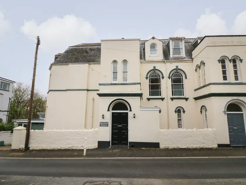 BEAUFORT HOUSE, pet friendly, character holiday cottage in Ilfracombe - Image 1