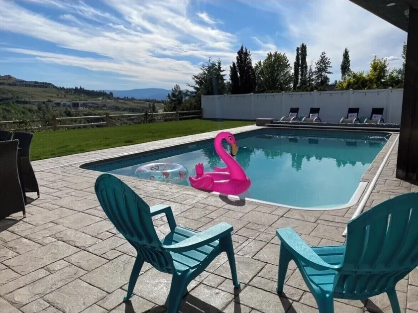 Heated Pool, Hot tub, Chef’s Kitchen, Tesla charging, Sleeps 14 - Image 1