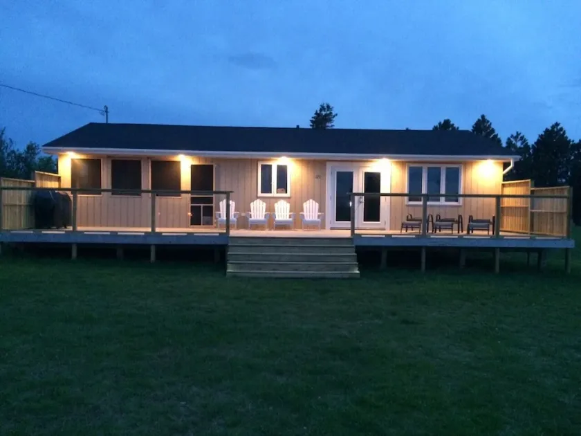 Nouveau chalet privé, central, face à la mer - Cabot Beach - AC - Wifi - Image 1