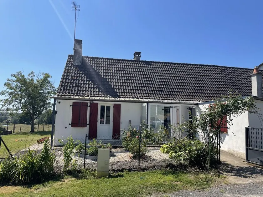 Renovated farmhouse with private pond, pets allowed - Image 1