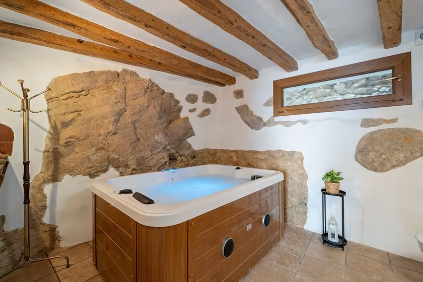 Casa vacanze 'El Racó De Les Escales' con balcone, Wi-Fi e aria condizionata - Image 1
