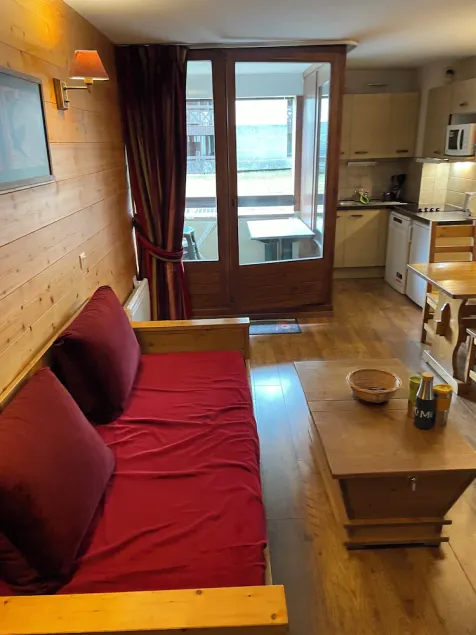 Monolocale di lusso con facile accesso alle 3 valli in una splendida città termale, connessione Wi-Fi gratuita - Image 1