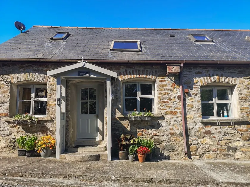 THE STABLES, family friendly, with a garden in Dulas - Image 1