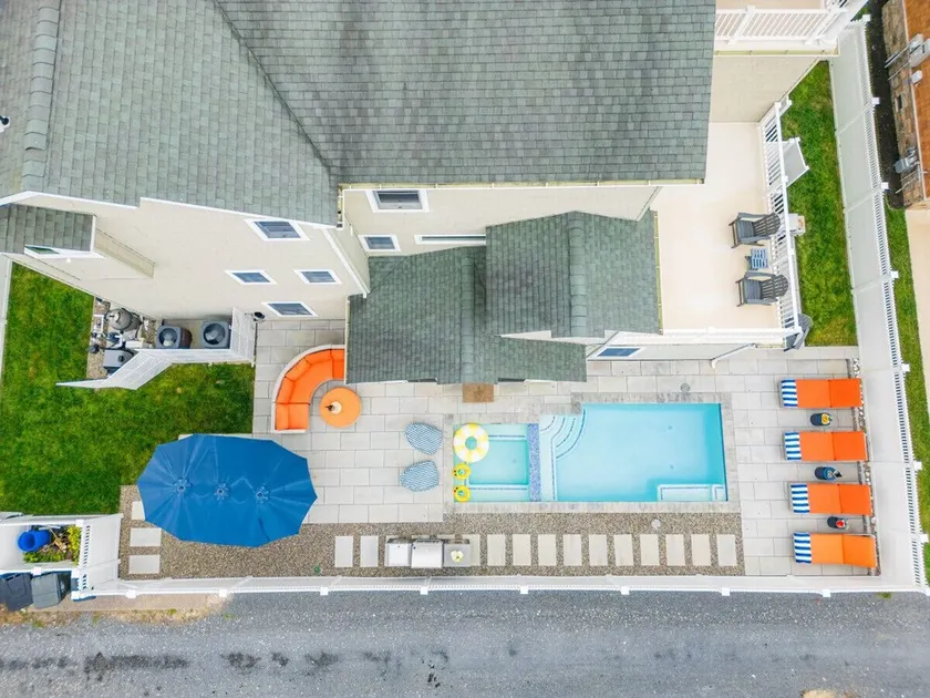 5BR Villa Heated Pool Hot Tub Open Beginning of April - Image 1