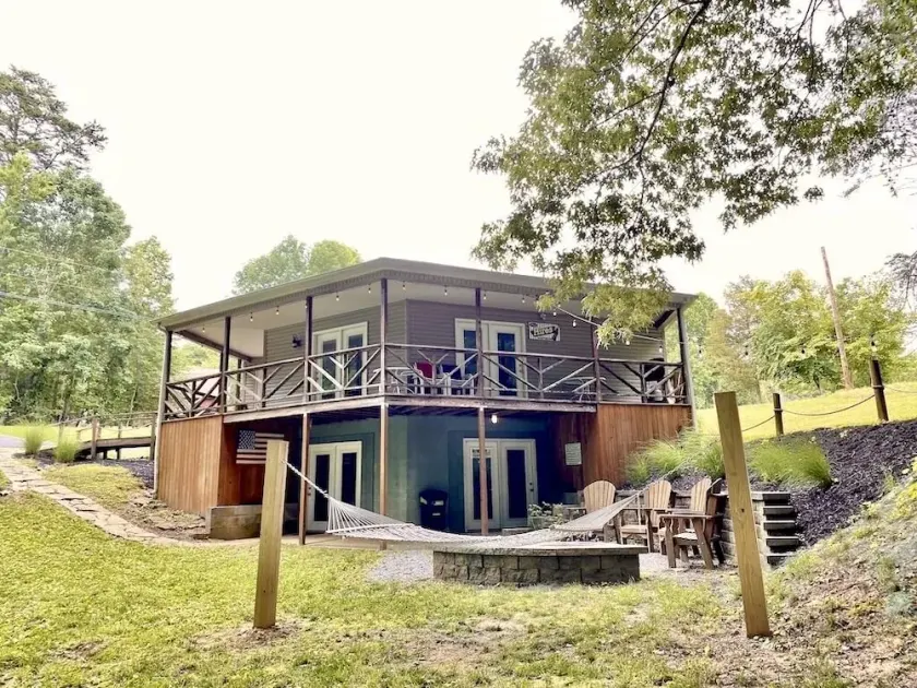 Unique Hexagon Cottage Atop Marina · Boat Parking · 3 En Suite Baths · Pets okay - Image 1