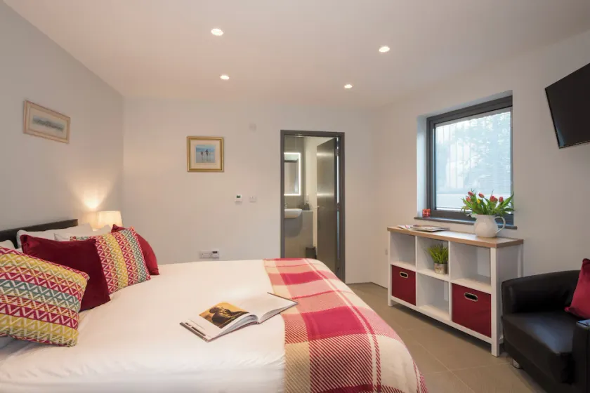 The Mount,  2 ensuite double rooms by The Royal William Yard - Image 1