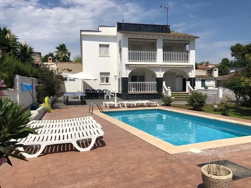 Villa Con Piscina Privada - Image 1