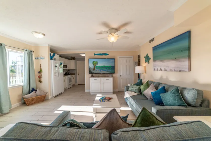 Cottage de plage privé vintage des années 1950! Disponible pour les réservations de juin! Rénové 3 BD / 1 BA 8 personnes. - Image 1