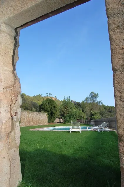 Bomed smuk udsigt i landlige omgivelser med herlige swimmingpool og minigolf - Image 1
