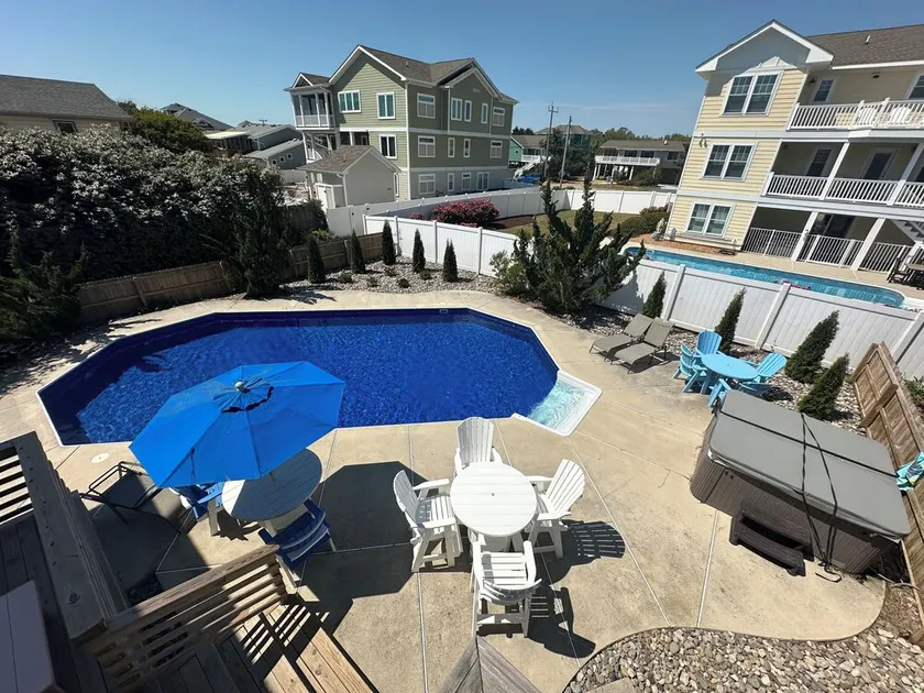 Semi-Oceanfront, pool, bubbelpool, utsikt över havet, nära Public Beach och marknaden - Image 1