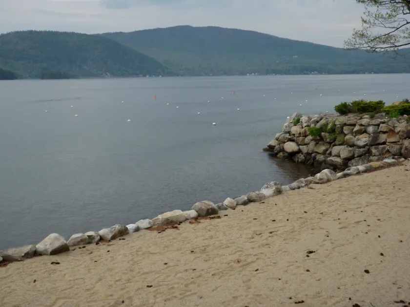 Whittemore Shores Cottage auf Newfound Lake, Strand und See Zugang, Schlafmöglichkeiten für 8 - Image 1