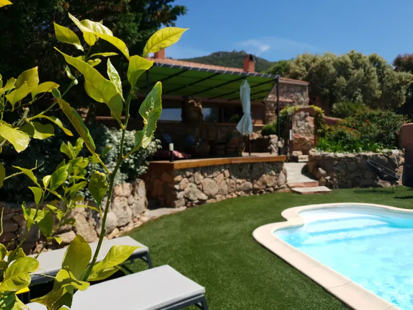 et sa superbe piscine privative ... proche de Bonifacio - Image 1