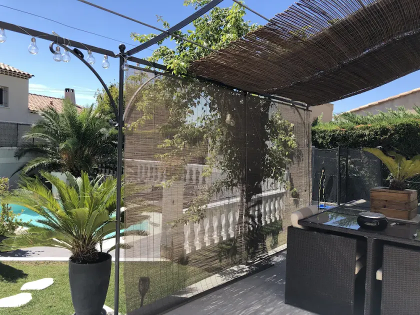 Magnificent villa with swimming pool at the foot of the Alpilles mountains - Image 1