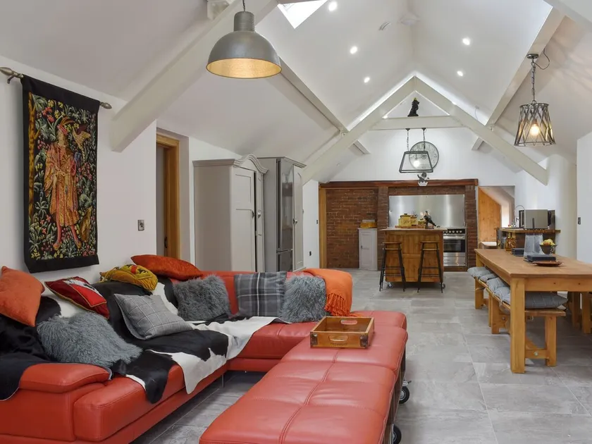 4 bedroom accommodation in Mold - Image 1