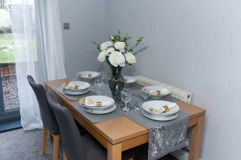 Fabulous Home from Home 3 bed House - Image 1