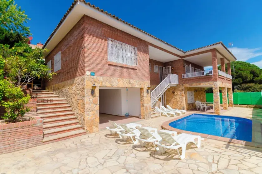 Club Villamar - Groups with an average age equal to or less than 21 years are not allowed!Air con... - Image 1