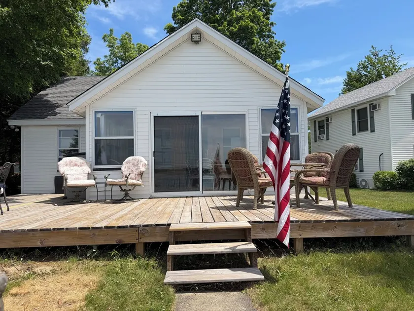 Diamond Lake Island Cottage - Image 1