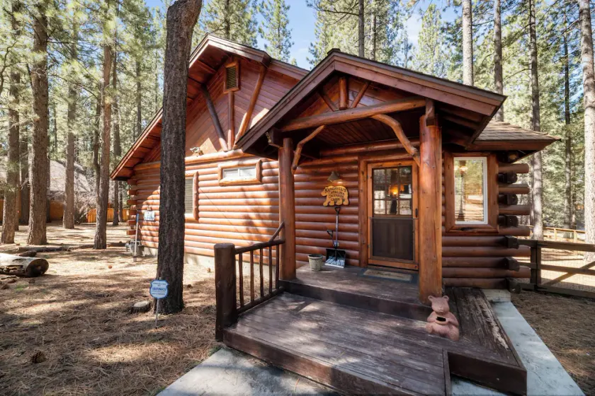 Catalina Creekside Cabin - Log Cabin, Perfect for Couples, Fenced Yard - Image 1