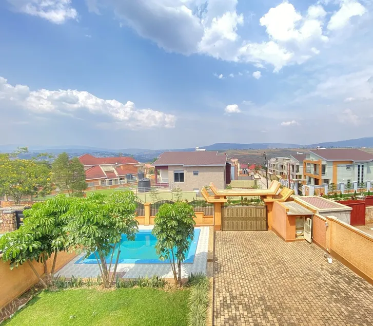 Beautiful and spacious 6 bedrooms Villa with pool in Gaculiro - Image 1