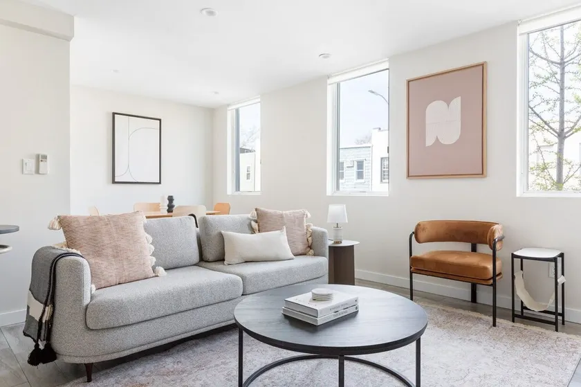 Amazing Williamsburg 2BR w/ W/D & Outdoor Space, near L, by Blueground - Image 1