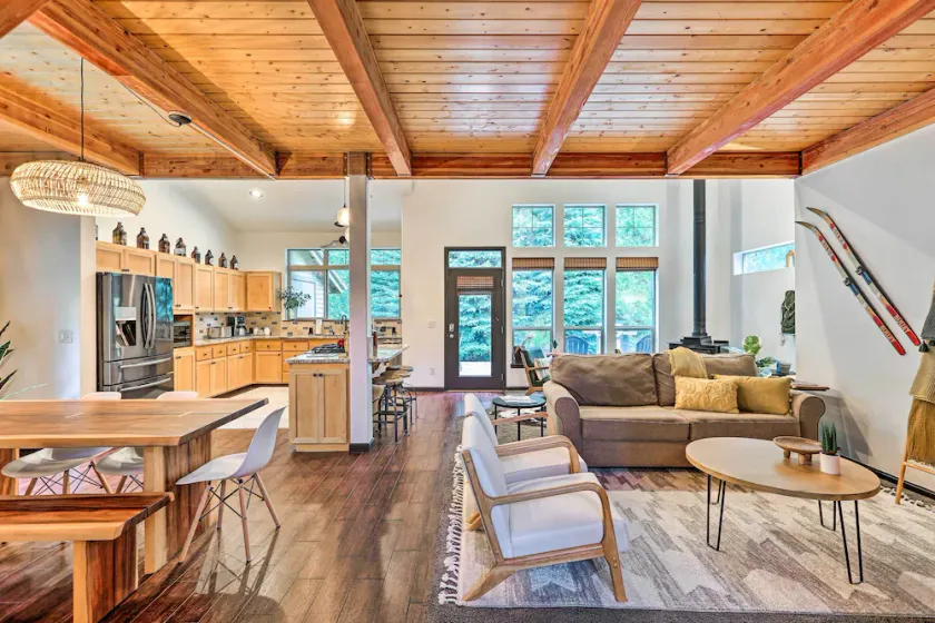 Mountain-Modern Unit: Golf, Hike, Ski & More! - Image 1
