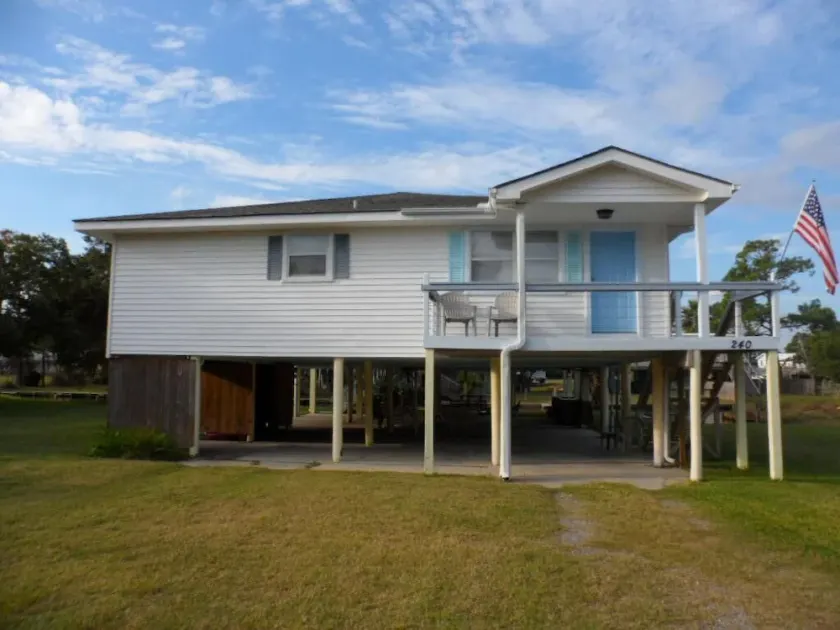 Maison de plage mise à jour avec vue sur le canal Oasis en bas, barbecue grill, wifi gratuit! - Image 1