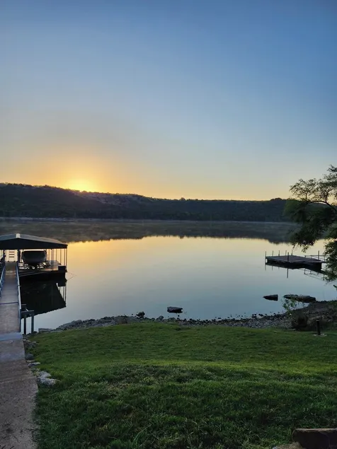Wet Feet Retreat! Lake front cabin in quiet cove. - Image 1