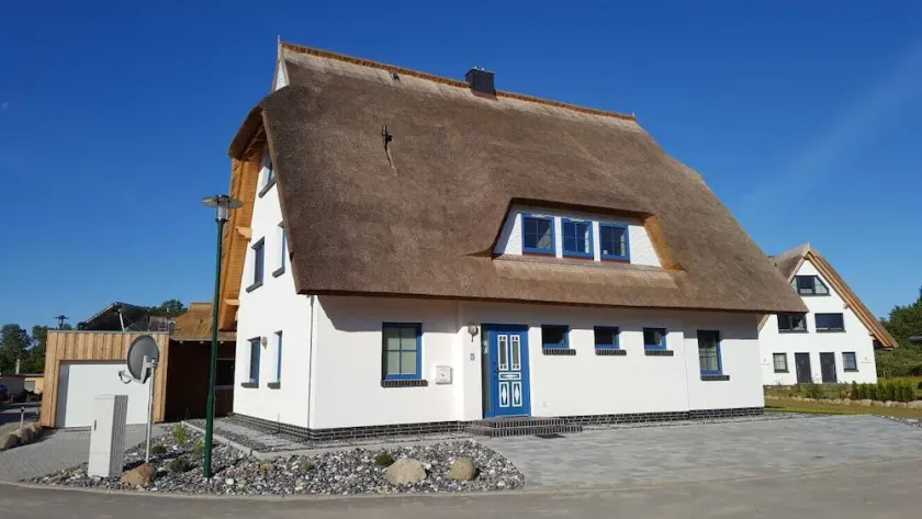 Rügen Flair encontra o Thatched Charme. Casa de verão sentindo-se pura na nova casa de palha - Image 1