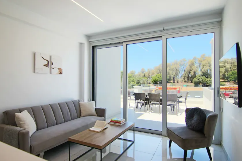 Phaedrus Living - Seaside Deluxe Flat Harbour 112 - Image 1