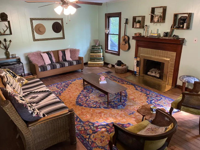 Eclectic Cabin On 20 Acres Near Red River Gorge - Image 1