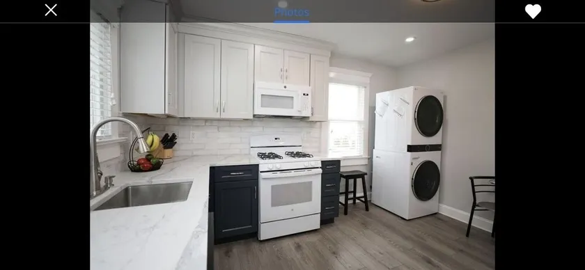 Beautiful sun filled 2 BR 3 blocks from beach- 2 beach passes- kids are free - Image 1