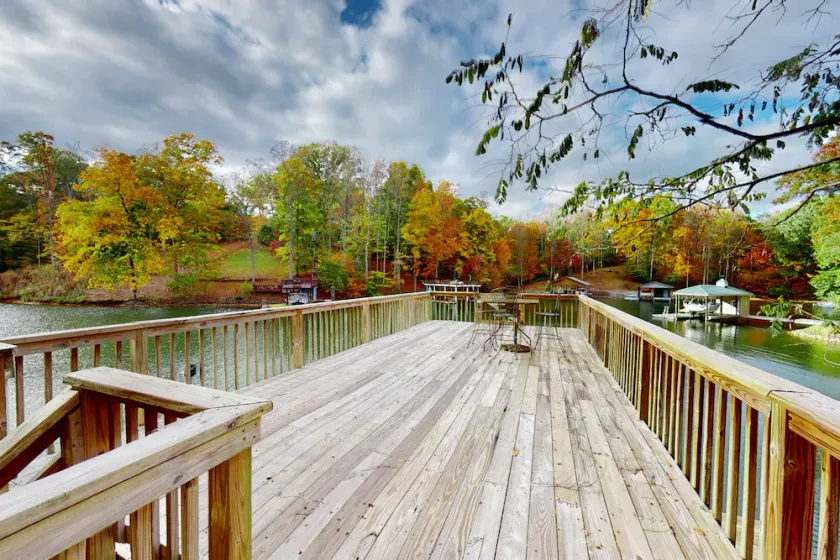 A Quiet Cove - Lakefront home on quiet cove with private dock & floater - Image 1