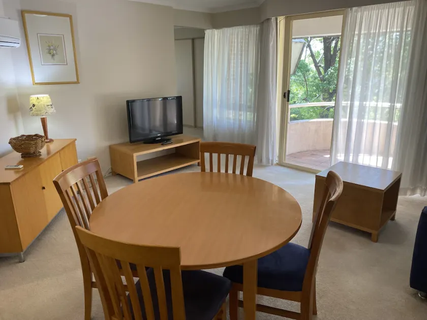 Spacious Wahroonga 2 Bedroom Apartment - Image 1