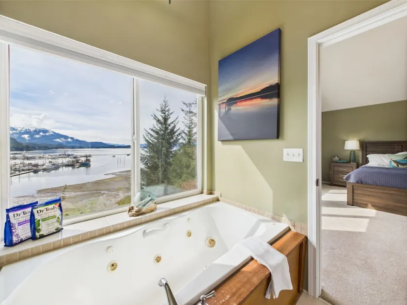 Harbor View Apartment w water access - Image 1
