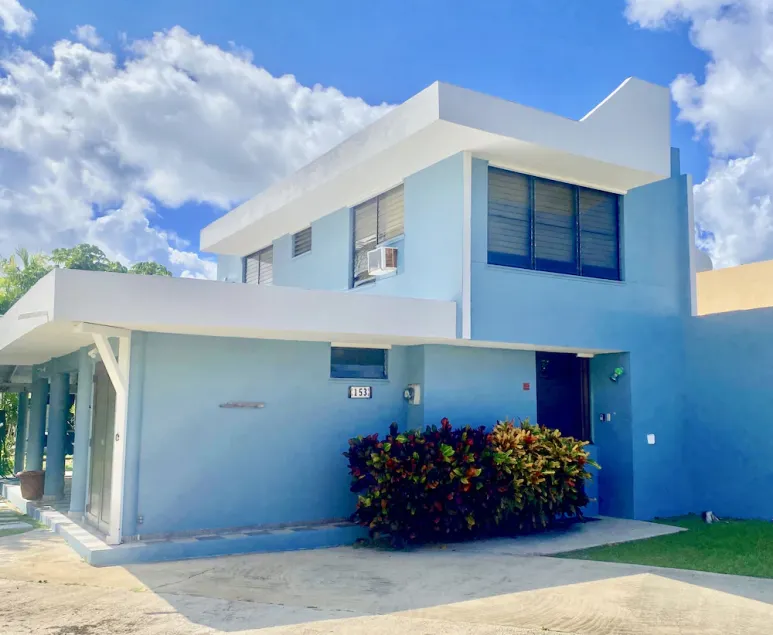 Las Sirenas: Gated Beachfront Community Resort Style Amenities and Private Patio - Image 1