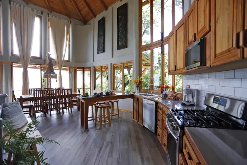 Dramatic new home, close to center, STUNNING views! Now with Starlink Internet! - Image 1