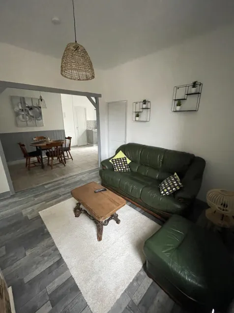 House sleeps 5 in the heart of Toucy - Image 1
