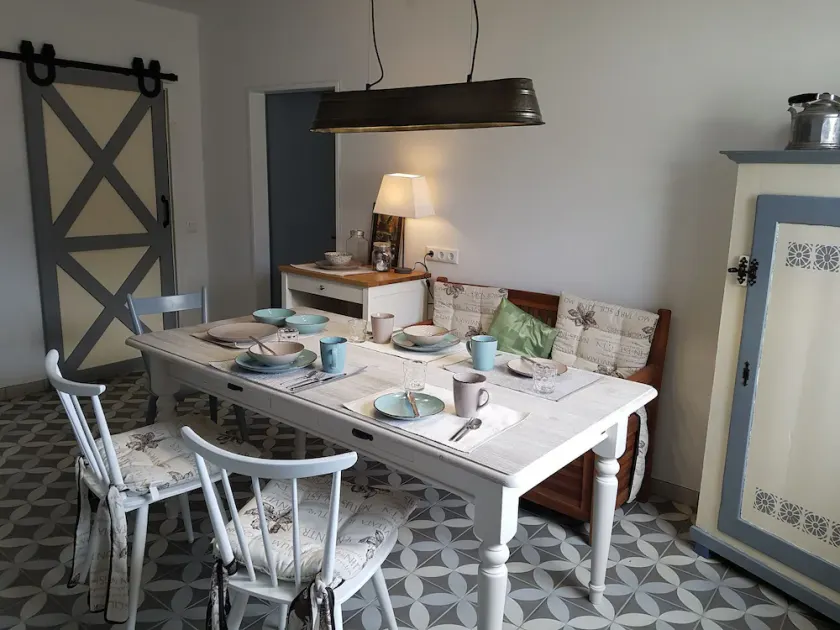 GutsGarten - High Quality Apartment in a 70.000 sqft park - Image 1
