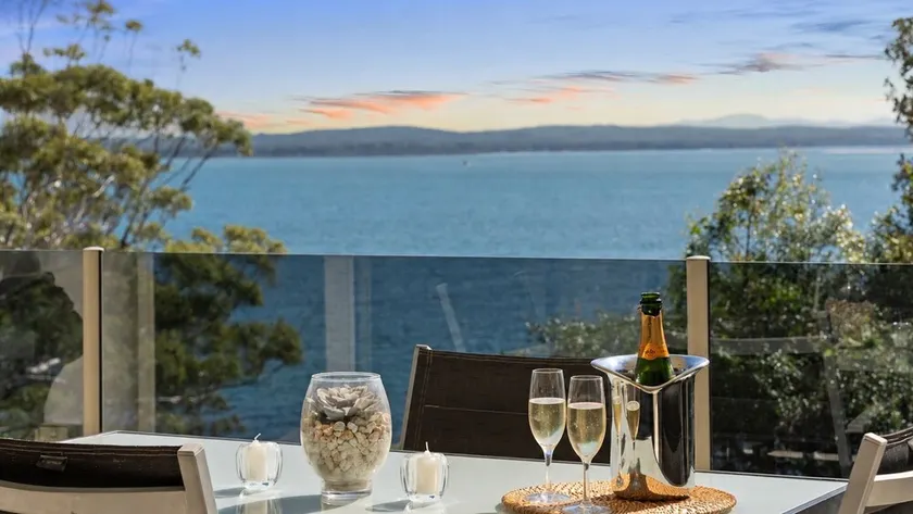 Perched above Dutchies Beach with views over the bay - Image 1