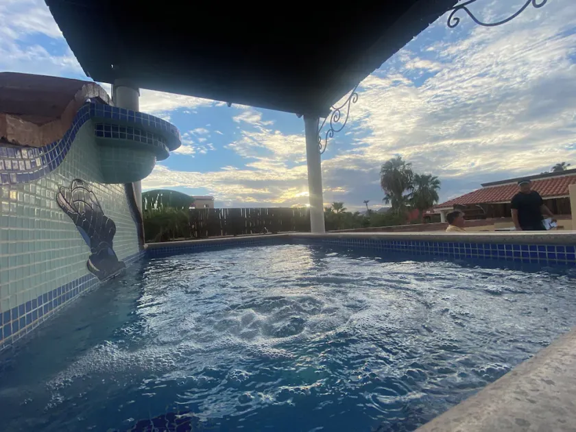 Honeymoon suite with private jacuzzi DISCOUNTED RATE - Image 1