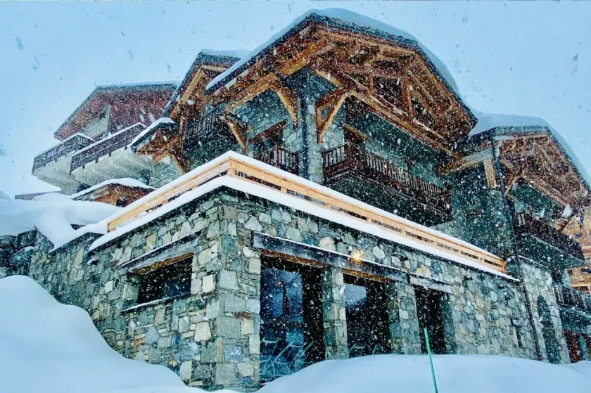 High-end chalet of 400 m² with indoor swimming pool, exceptional view. - Image 1