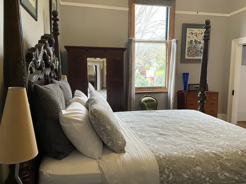 Historic Two Bedroom Suite including lounge room and cooked breakfast - Image 1