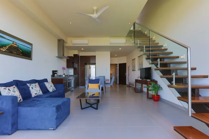 NEW Luxury Loft 1 bedroom with private roof garden and Side view of the marina - Image 1