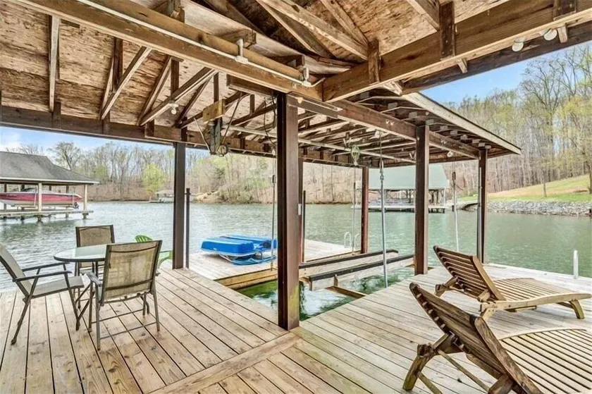 HOT TUB!  2 to 3 Night Minimum Year 'Round! 1 Level Living! - Image 1