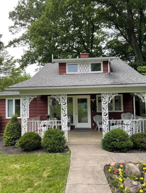 CREEKSIDE  COTTAGE WITH WATER ACCESS, LARGE LOT WITH CAMPFIRES AND LOTS OF CHARM - Image 1