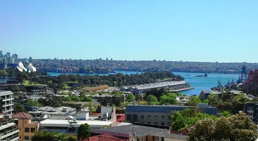 Spacious apartment with stunning harbour view - Image 1