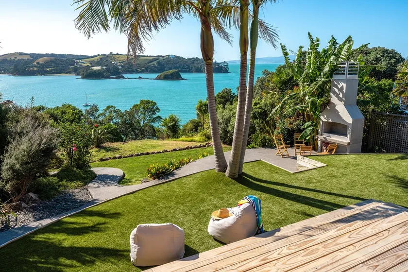 Sol Spa Oasis - Surfdale Holiday Home - Image 1